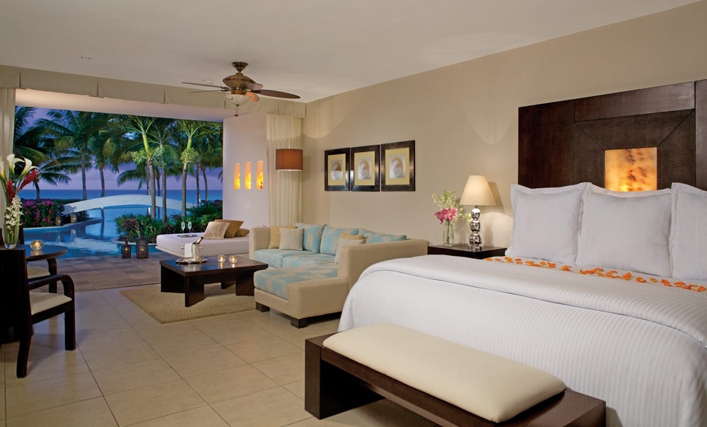 Swim Up Suite in Aura Cozumel Grand Resort