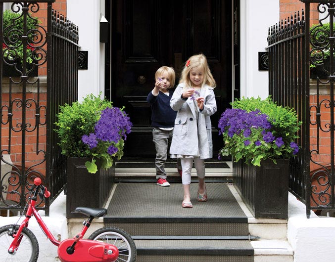 The Athenaeum is such a family friendly hotel that they even have a dedicated Kids' Concierge who'll make sure your family has everything you need, including a team of fabulous nannies to take care of the little ones. There's an amazing choice of family rooms for cots, adjoining bedrooms and suites. The luxury family apartments give you a kitchen, dining area and separate sitting room ... oodles of space! The Athenaeum is such a family friendly hotel that they even have a dedicated Kids' Concierge who'll make sure your family has everything you need, including a team of fabulous nannies to take care of the little ones. There's an amazing choice of family rooms for cots, adjoining bedrooms and suites. The luxury family apartments give you a kitchen, dining area and separate sitting room ... oodles of space!