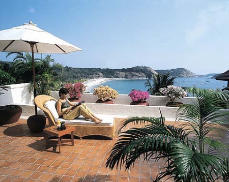 Ocean Front Deluxe Suite: Terrace