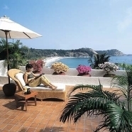 Ocean Front Deluxe Suite: Terrace