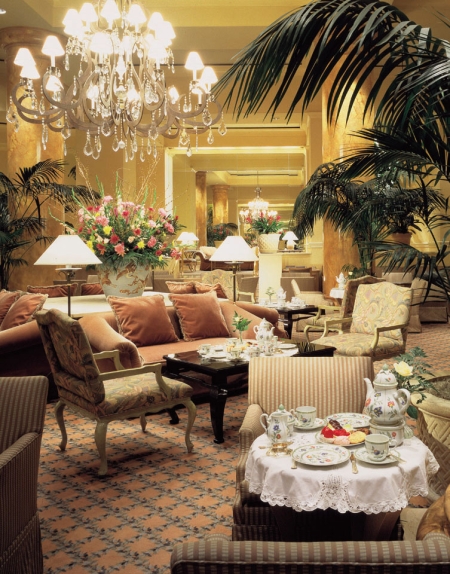 Lobby lounge