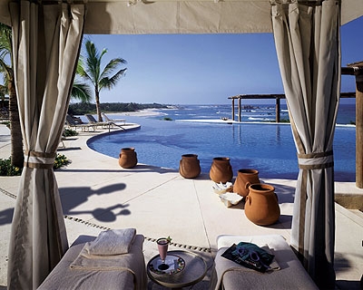 Infinity Edge Pool http://hotel-interior-design.blogspot.com/