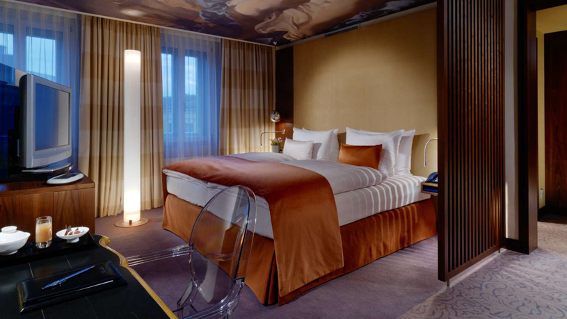Hotel Vier Jahreszeiten Kempinski Deluxe Room Hotel Vier Jahreszeiten Kempinski Deluxe Room