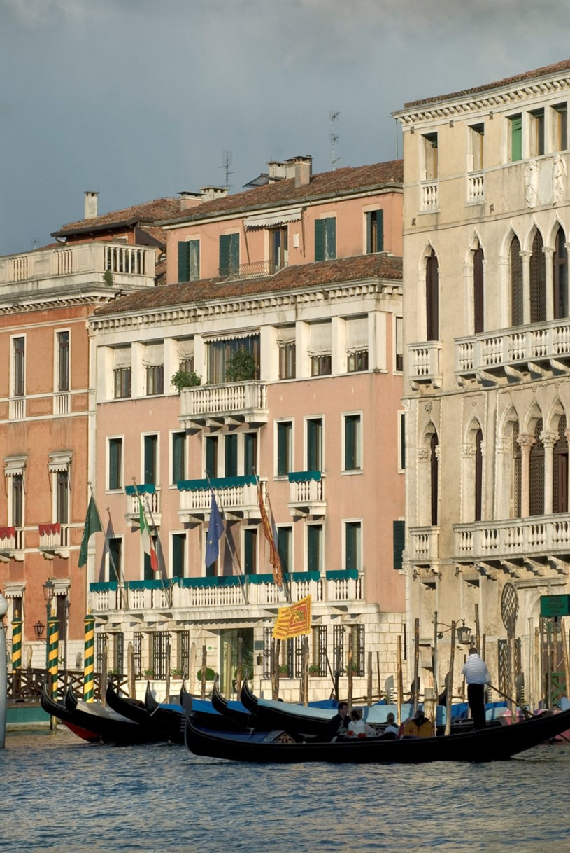 Palazzo Sant Angelo Sul Canal Grande