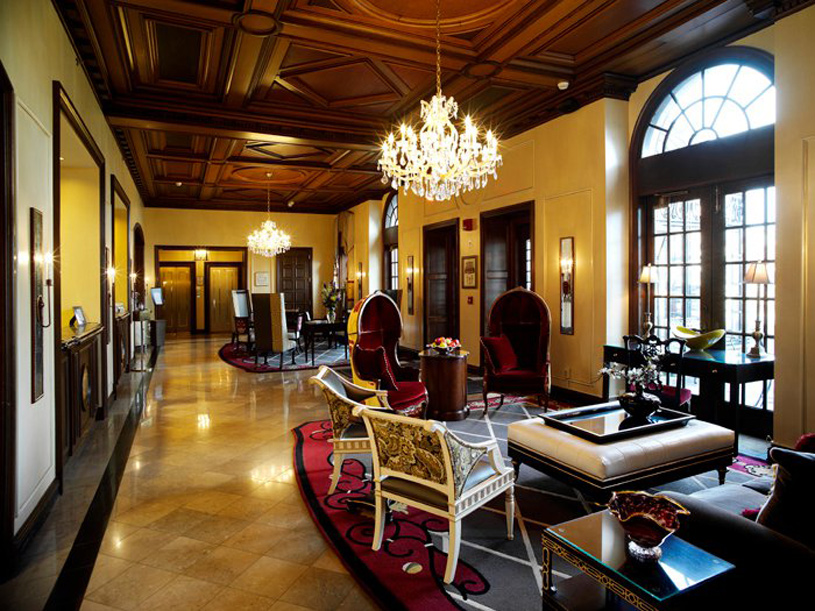 Raphael Hotel Country Club Plaza