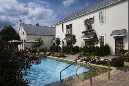 The Inn At Leola Village