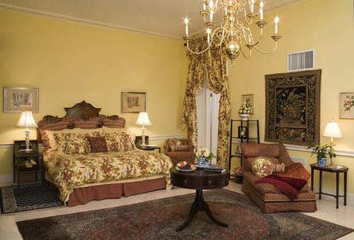 Graycliff Hotel And Restaurant