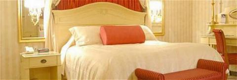 Chateau Vaudreuil Suites Hotel