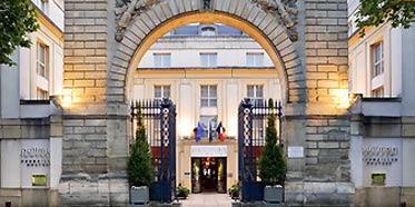 Pullman Versailles Chateau 