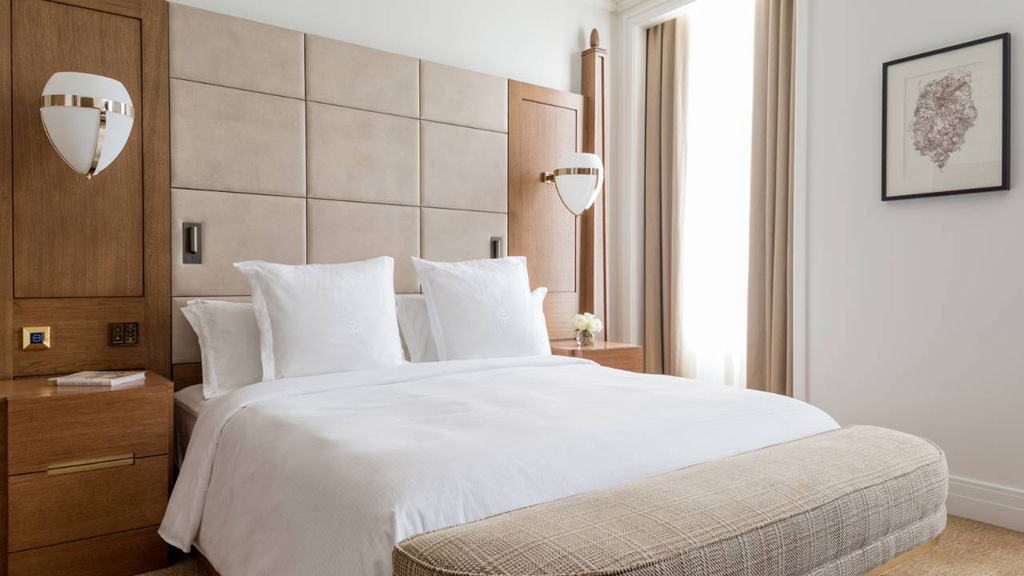 Guest Room at Four Seasons Hotel London at Ten Trinity Square, UK 