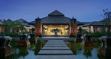 Le Meridien Khao Lak Beach and Spa Resort