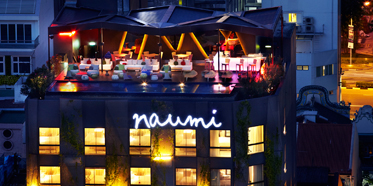 Rooftop Bar and Lounge at Naumi Hotel Singapore