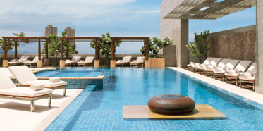 Four Seasons Mumbai Pool Area.