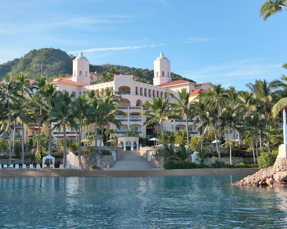 Lagoon Beach at Grand Isla Navidad