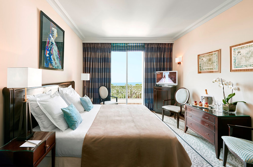 Prestige Guest Room at Hotel Juana, Antibes, France 