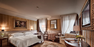 Grand De Luxe Guest Room at Palazzo Victoria, Verona, Italy