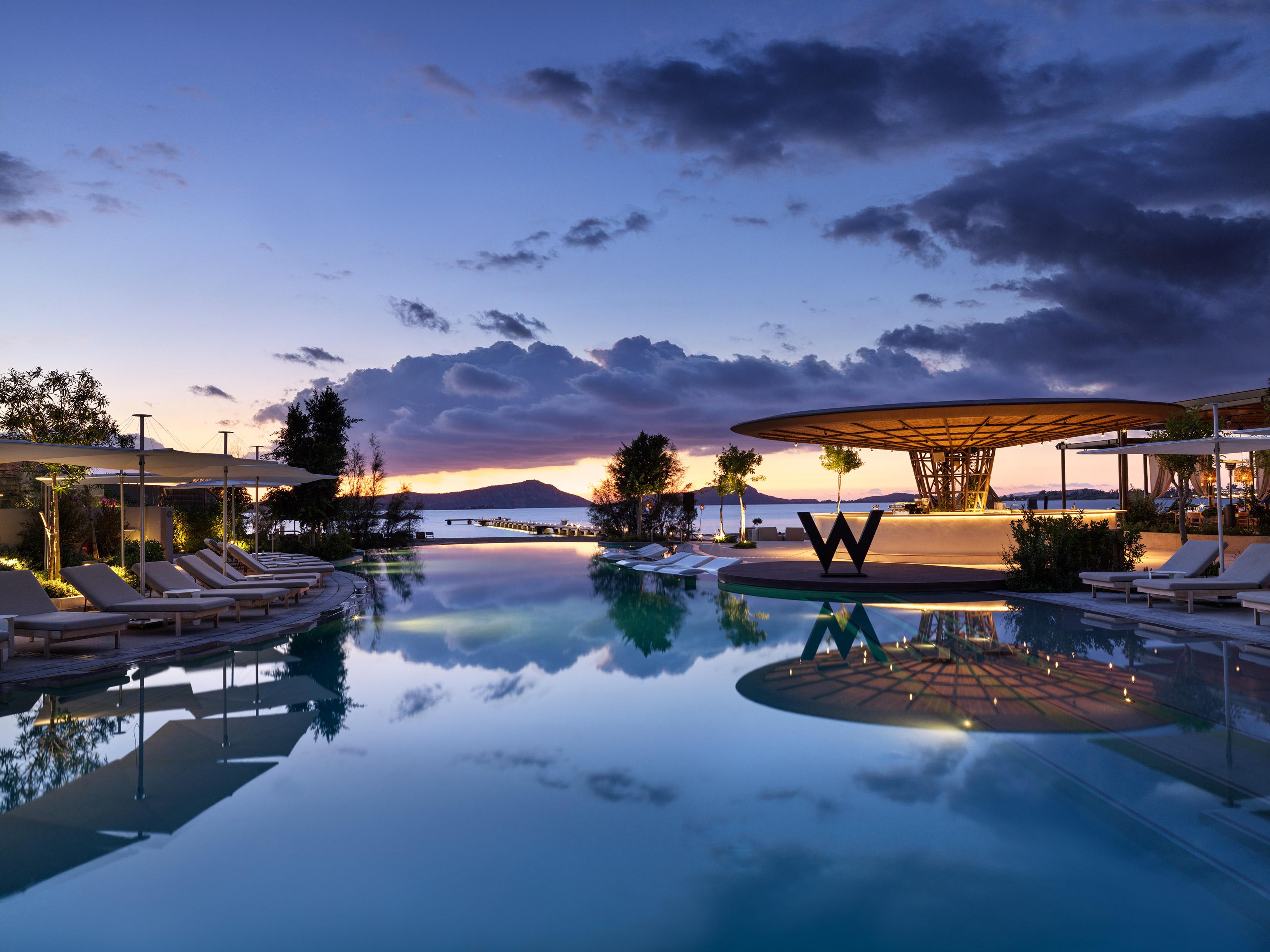 W Costa Navarino