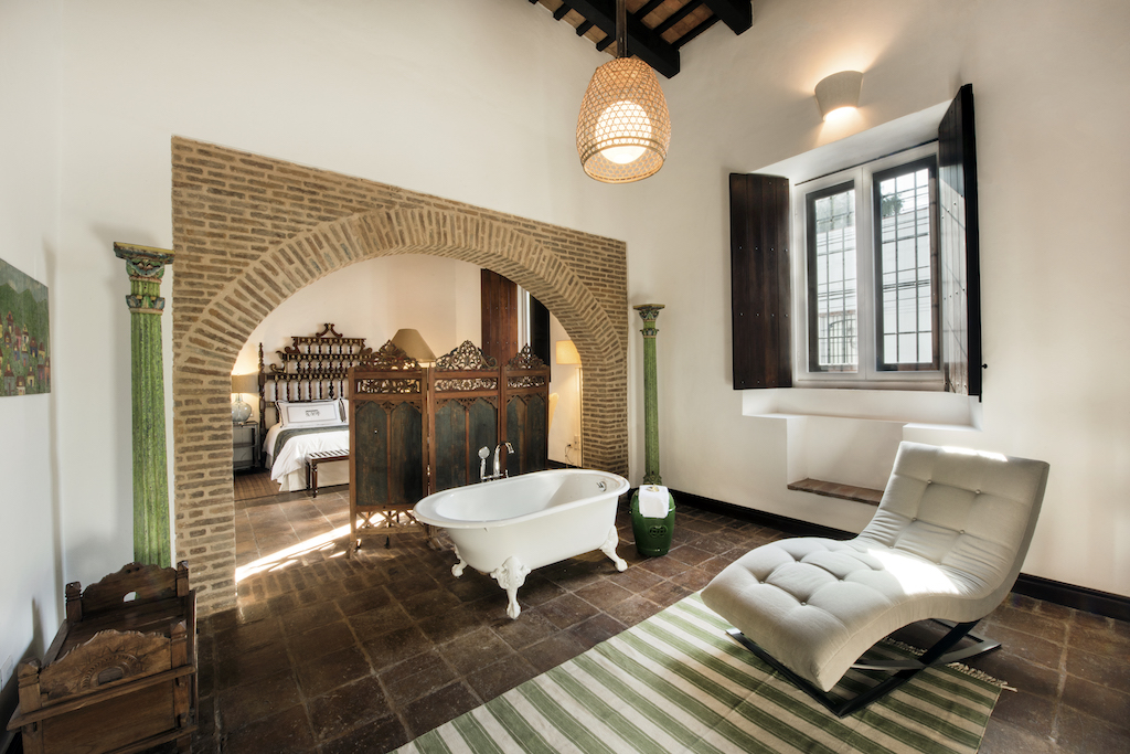 Bathroom of the Royal Suite at Casas de XVI