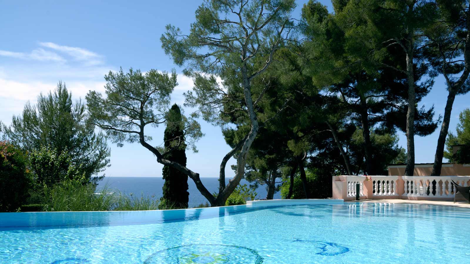 The private pool at the Villa Rose-Pierre