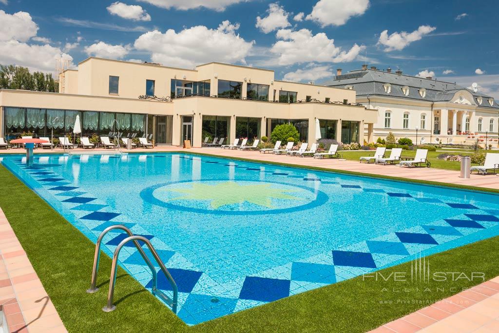 Outdoor Pool at Hotel Amade Chateau, Vrakúň, Slovakia