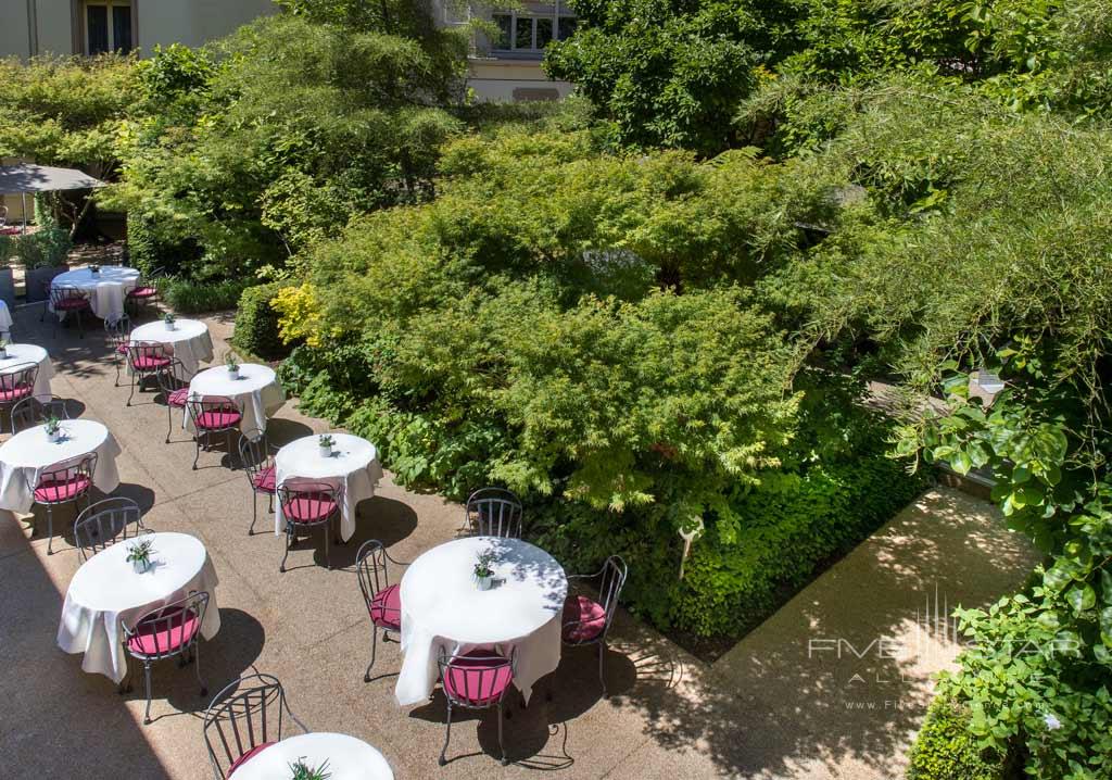 Courtyard Dine and Lounge at Renaissance Paris Le Parc Trocadero, Paris, France