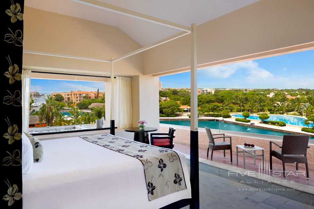 Jacuzzi Guest Room at Dreams Puerto Aventuras, Puerto Aventuras, Mexico