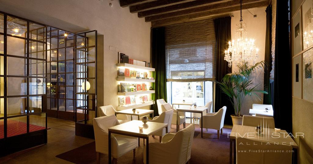 Neri Hotel Barcelona Library