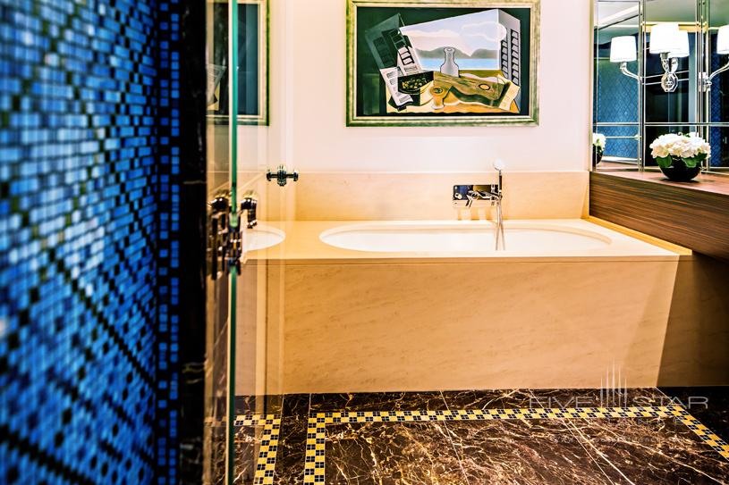 Hotel Prince De Galles Suite Bathroom