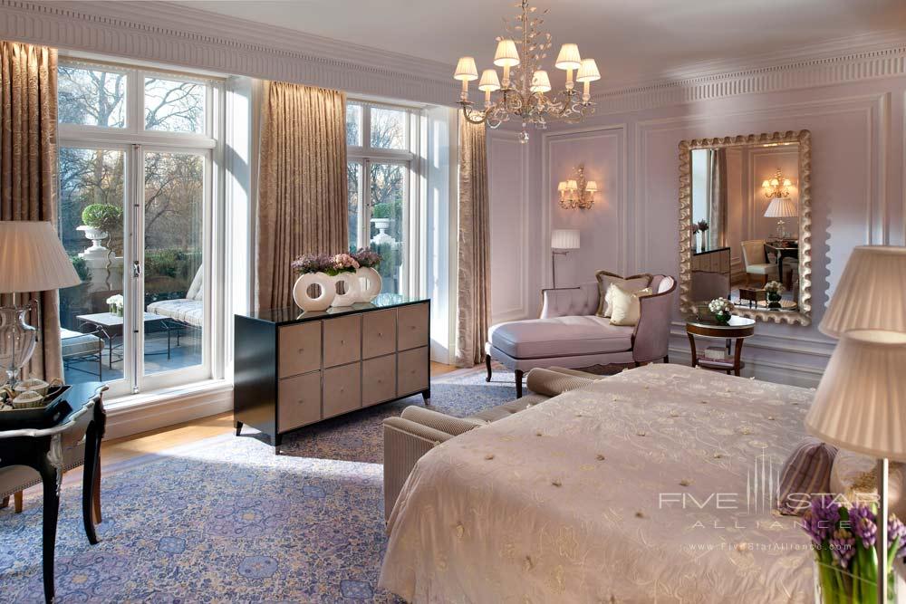 Bedroom of Royal Suite with King Bed and View of Hyde Park at Mandarin Oriental Hyde Park