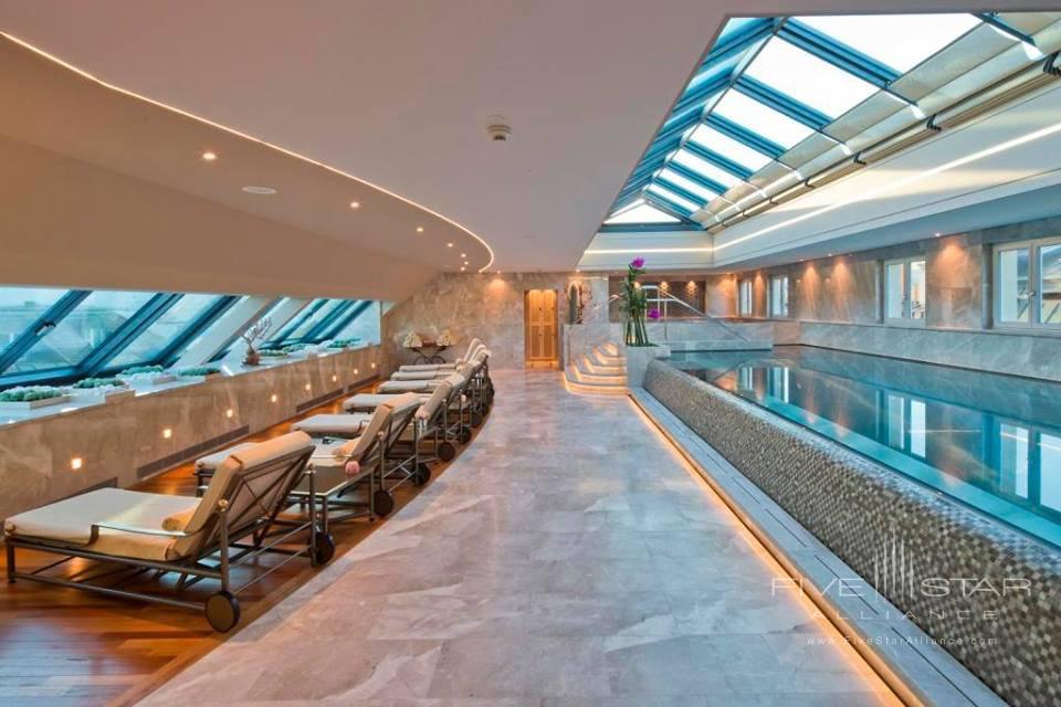 Brand new Rooftop Pool with Sky Domes and amazing views over the old town of Geneva - Enjoy underwater music