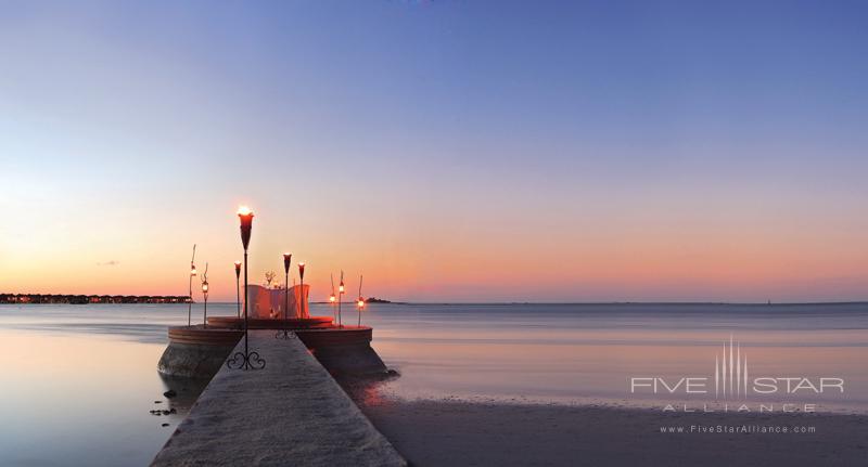 Naladhu Resort Wave Breaker Dining