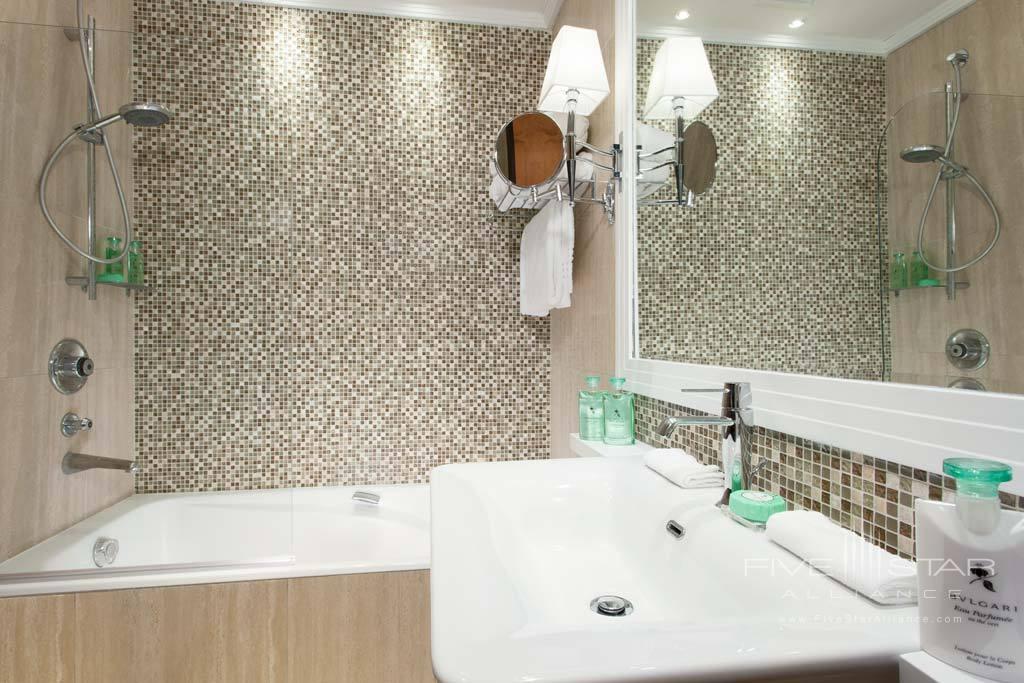 Melville Suite Bathroom at the Grand Hotel de la Minerve in Rome
