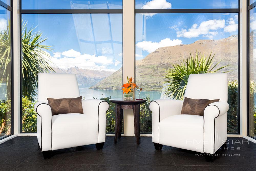Relaxing and quiet setting at Azur Lodge, Queenstown