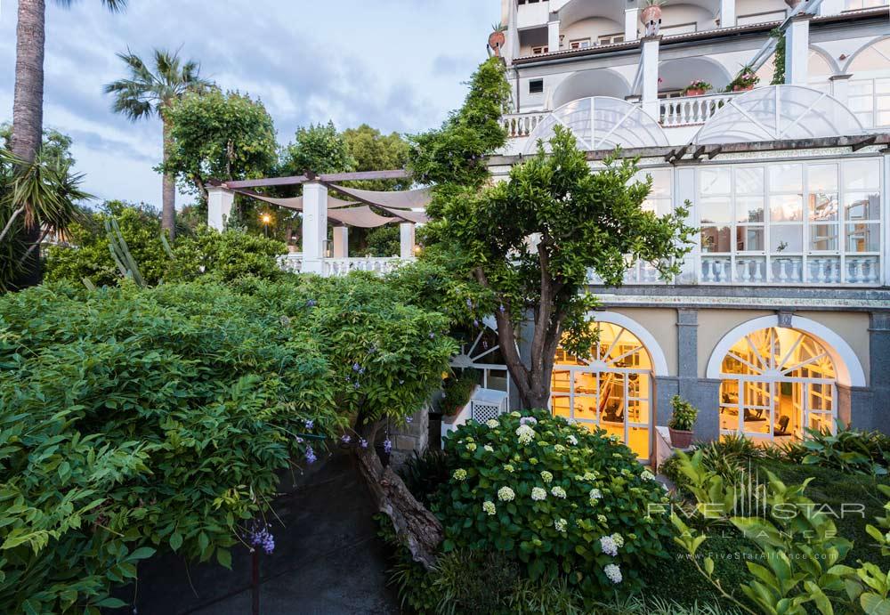 Exterior view of Grand Hotel Cocumella in Sant'Agnello di Sorrento, Italy