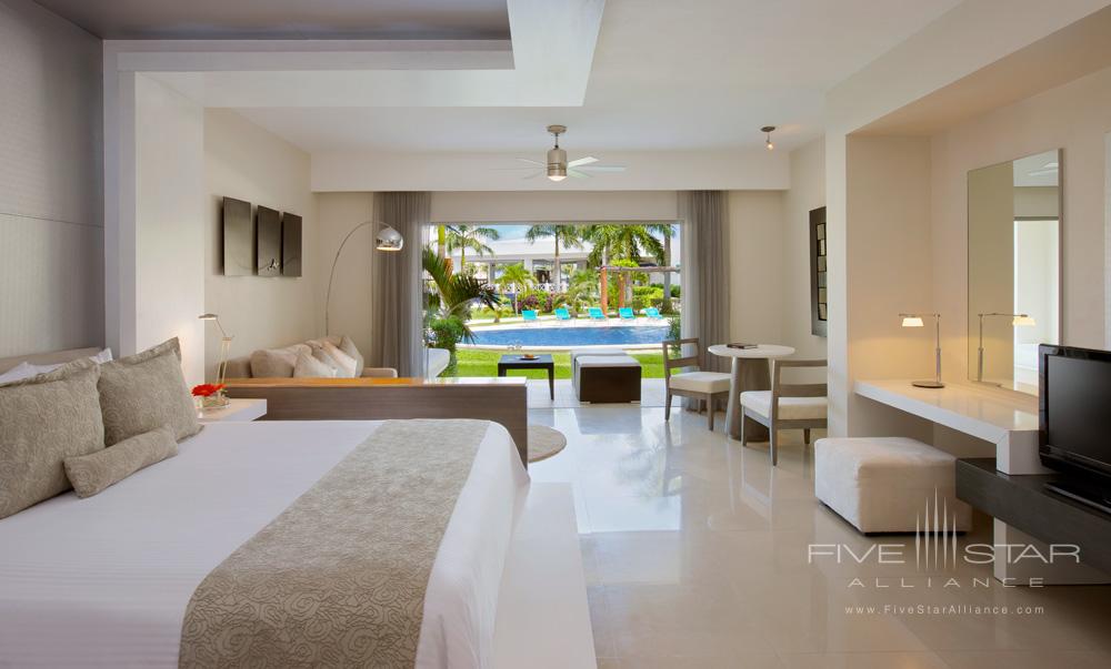 Swim Up Junior Suite with Pool View and King at Secrets Silversands Riviera Cancun