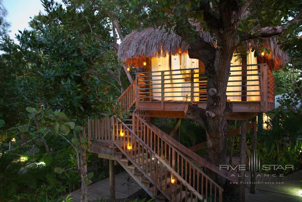 The Tree House Spa Hut at Couple Negril has ocean and garden views