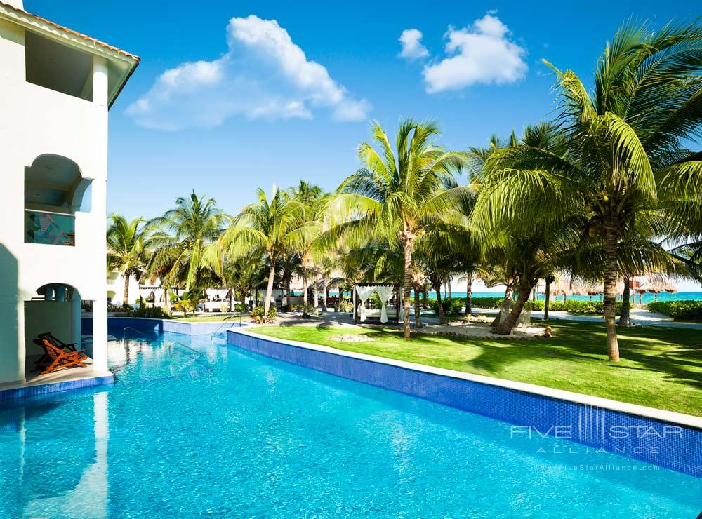 Luxury Swim Up Jacuzzi Junior Suite at El Dorado Royale Spa Resort