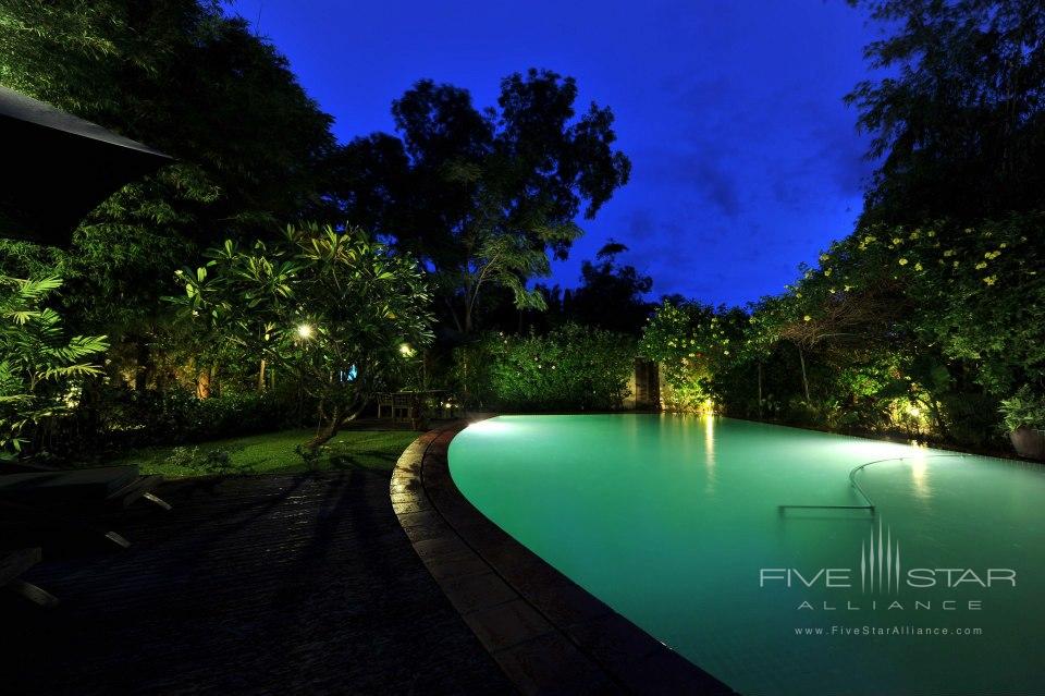 AMATAO Tropical Residence Pool by night