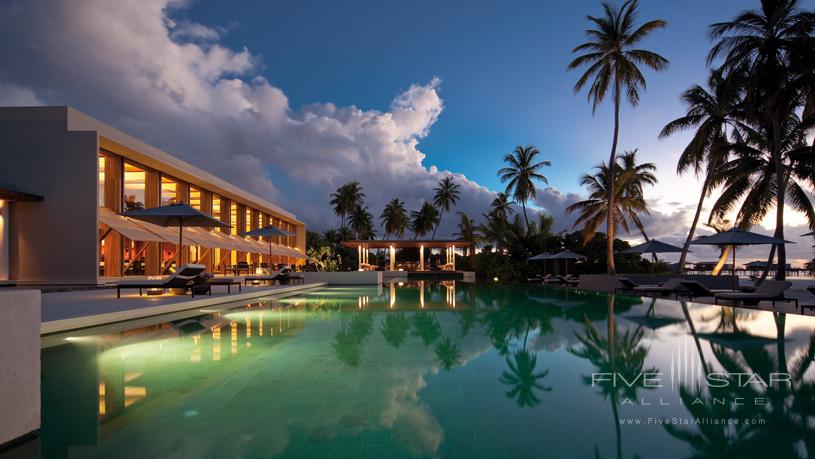 Park Hyatt Maldives Hadahaa The Dining Room Pool and Bar