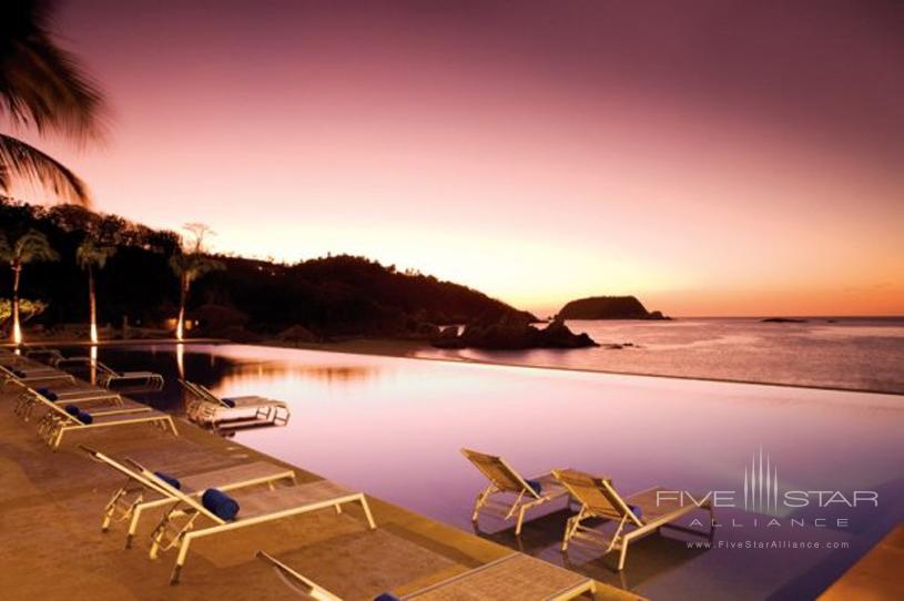 Pool at Dreams Huatulco Resort and Spa