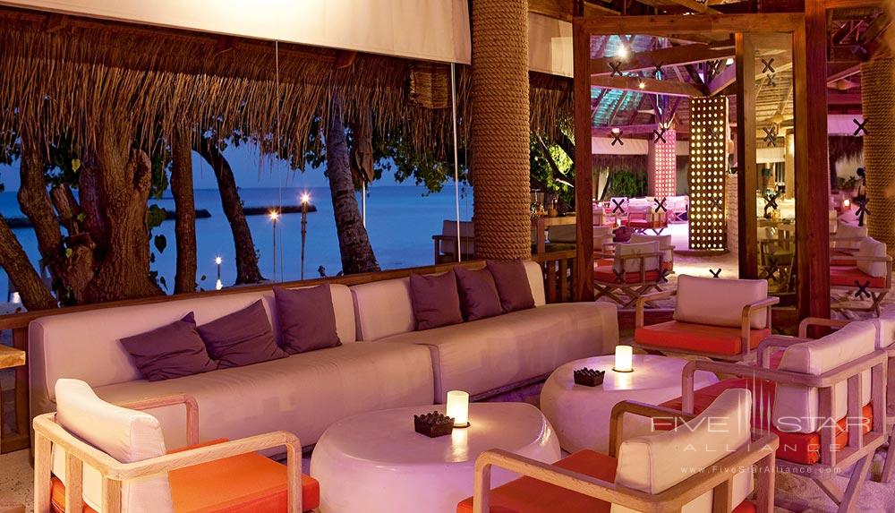 Constance Moofushi Resort Manta Bar.