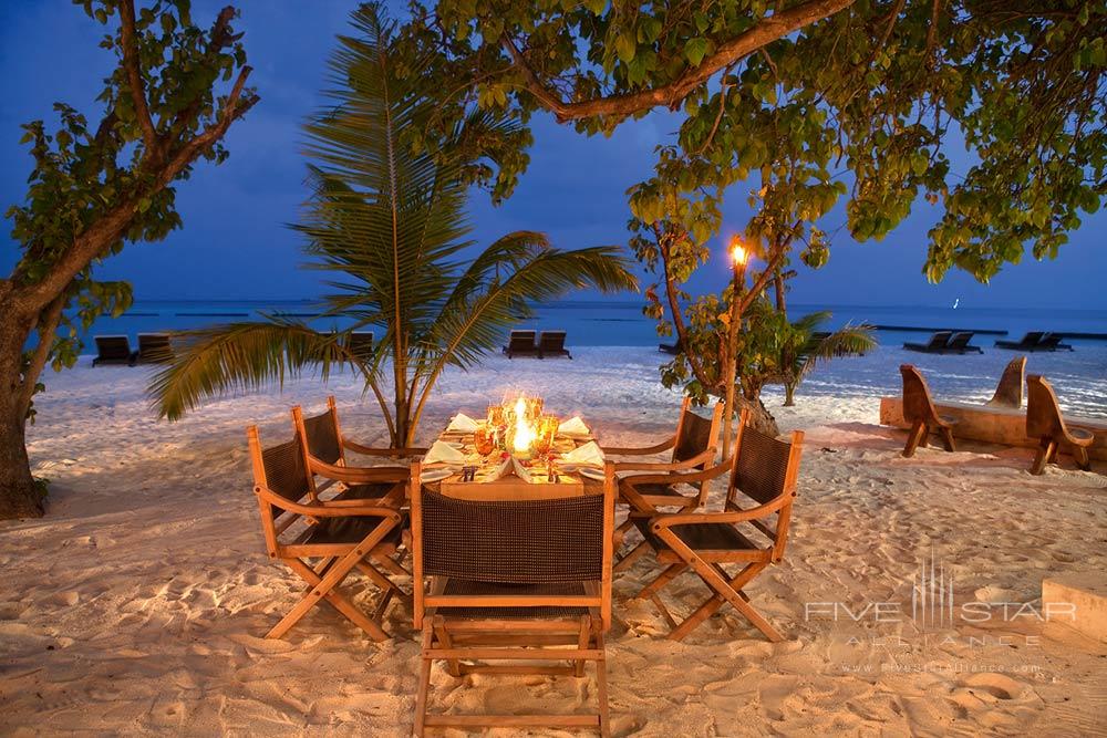 Constance Moofushi Resort Alizee Resaurant Outdoor Dining.