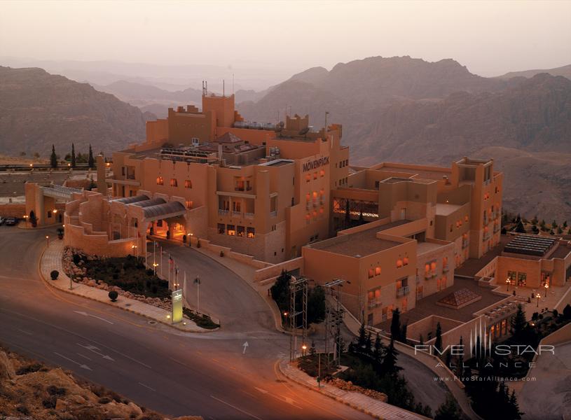 Moevenpick Nabatean Castle Hotel