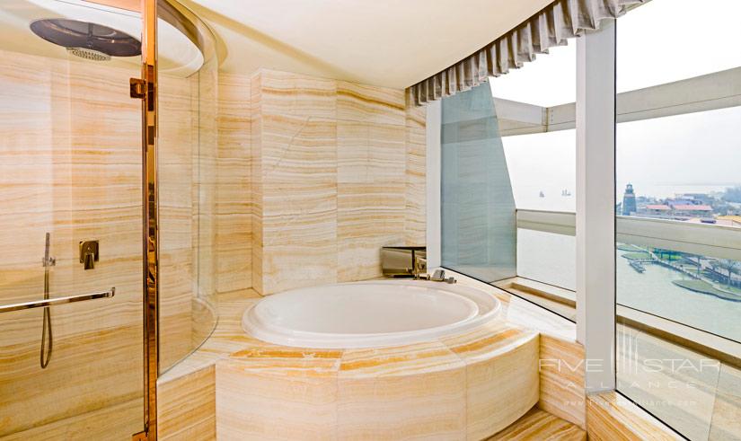 The Sheraton Huzhou Hot Spring Resorts Guest Room Bathroom
