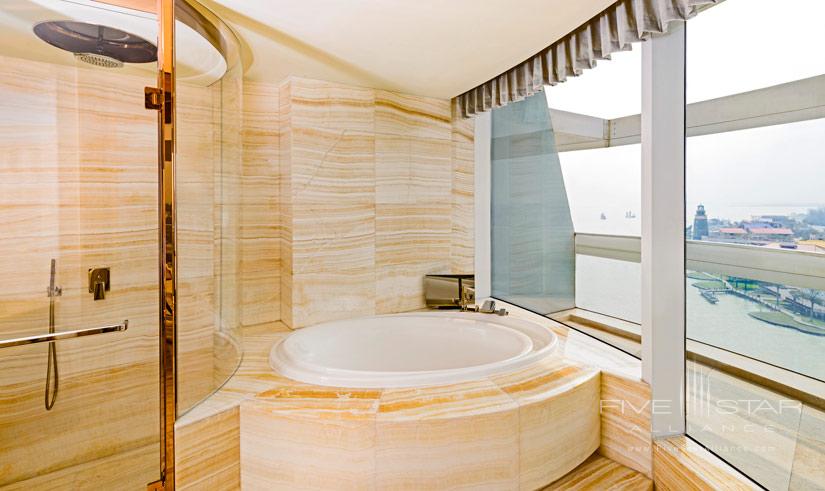 The Sheraton Huzhou Hot Spring Resorts Guest Room Bathroom