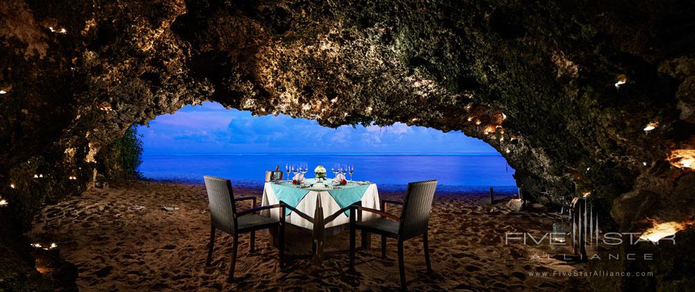 Romantic Dining Setting at Samabe Bali Resort and Spa
