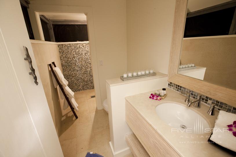 Tiamo Resort Guest Bathroom