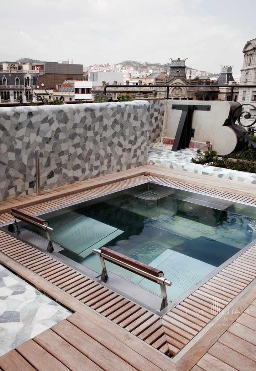 Jacuzzi at Palauet Living Barcelona