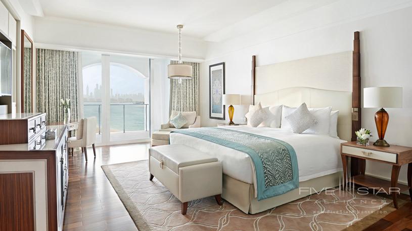 King Premier Suite Bedroom at Dubai Palm Jumeirah
