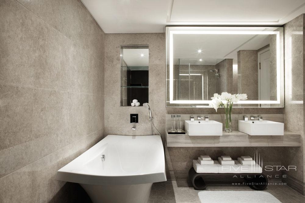Junior Suite Bath at The Singapore Marriott Hotel